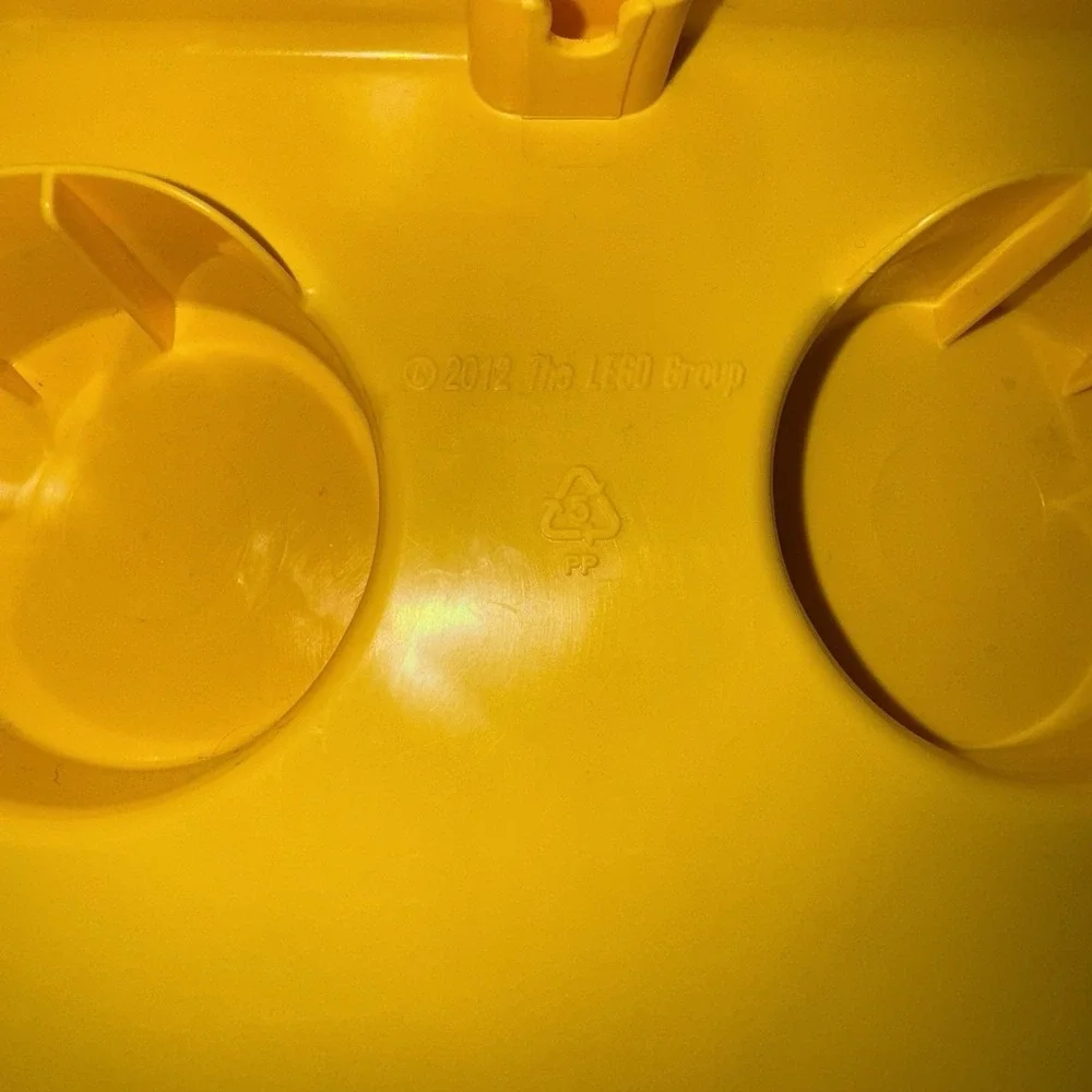 LEGO‎ Classic Creative Brick Box Yellow Storage Bin 8 Stud & Mixed LEGO Lot
